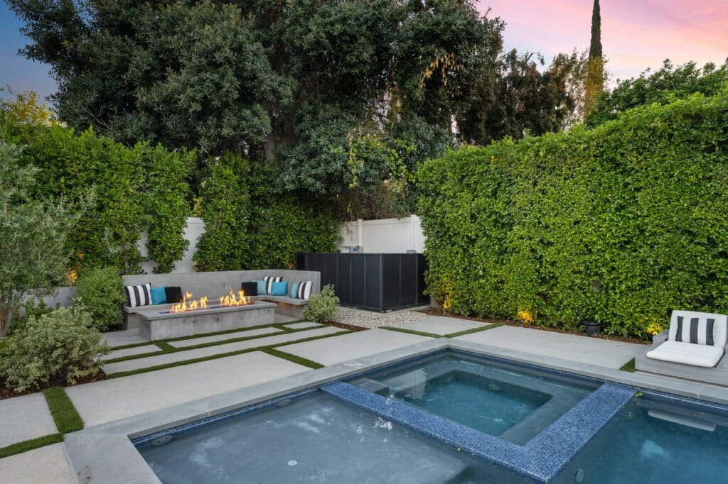 The Ultimate Guide to Hot Tub Swimming Pool Combinations 6 Beautiful outdoor patio featuring pool with hot tub combination